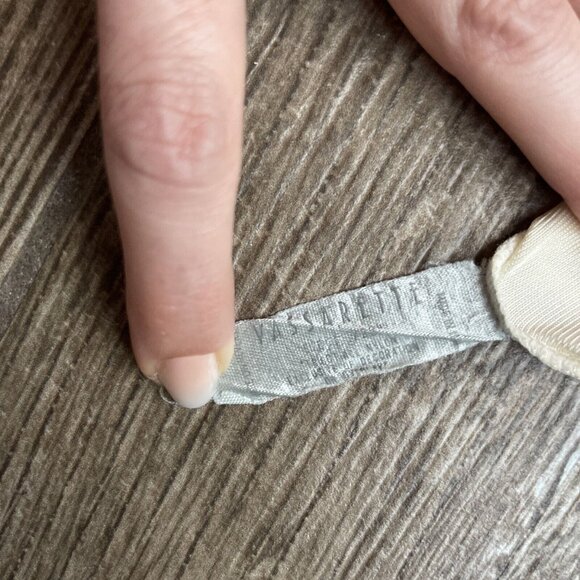 2/$18‎ SALE! Vassarette Slip Skirt Cream Womens L Vintage USA Silky Nylon Lace - Picture 8 of 8